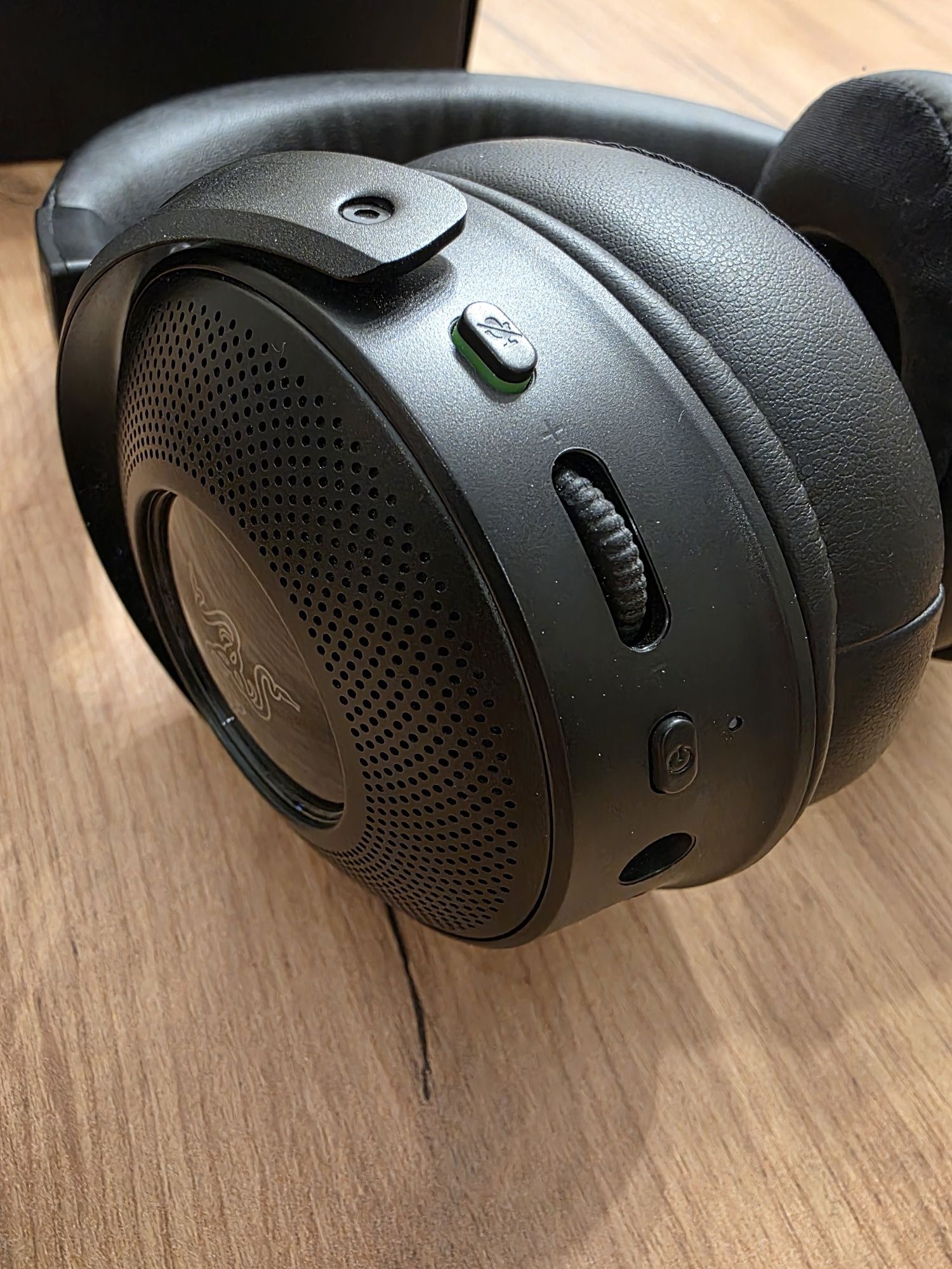 Наушники с микрофоном Razer Kraken V3 Pro