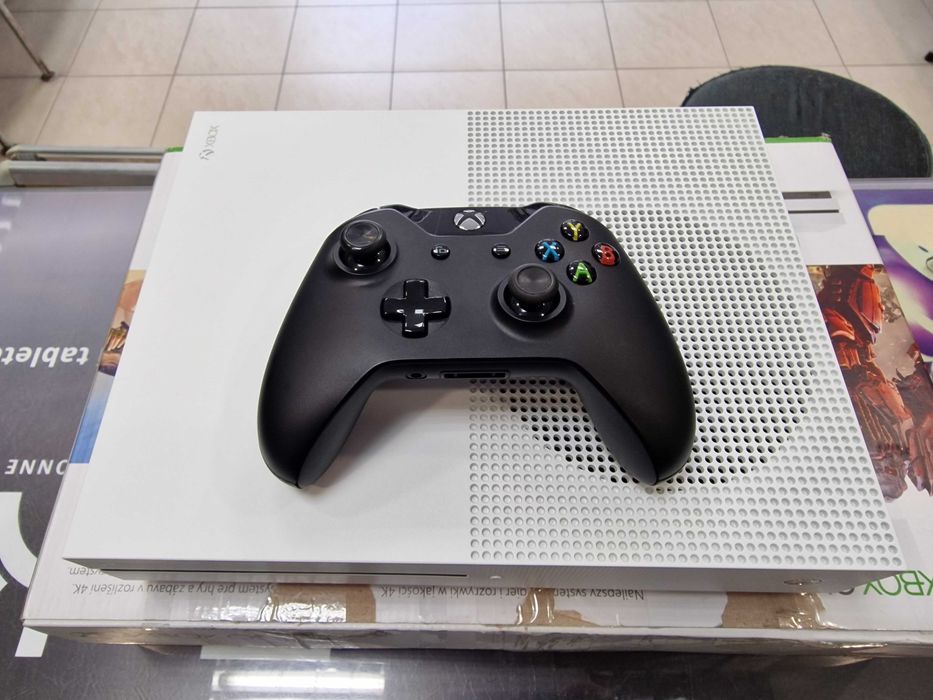 Konsola Xbox One S 1TB + pad + okablowanie/ Gwarancja