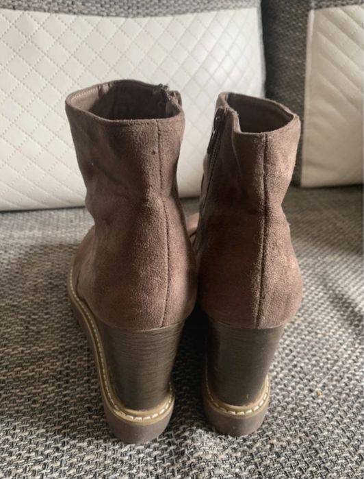 Botki Na koturnie Monnari  Nowe rozm. 39