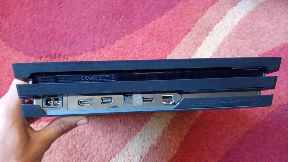 Playstation 4 Pro 1TB + Comandos + Jogos