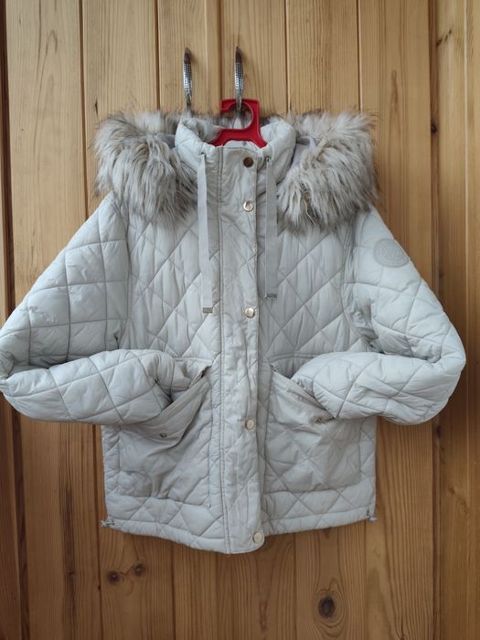 Молочная стеганная курточка