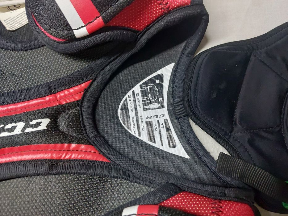 Sprzęt hokejowy dla młodego Yth.