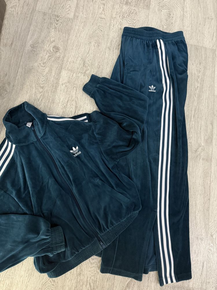 Костюм спортивный велюровый Adidas