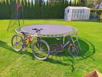 Rowery i trampolina