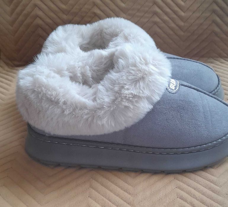 Ciepłe pluszowe kapcie domowe damskie/męskie r. 42