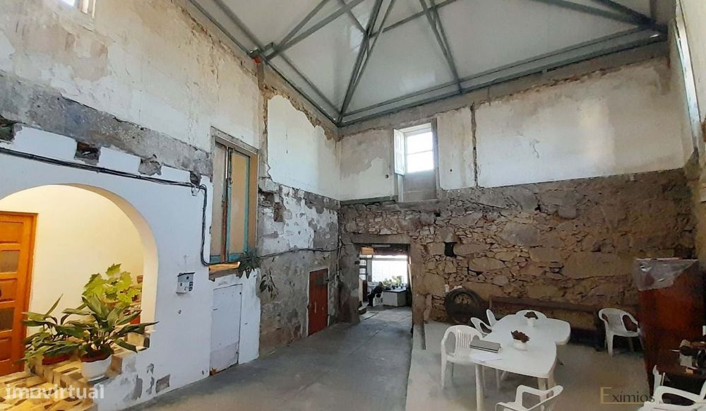 Moradia com Terreno de 5000 m2 para restauro em Lavra