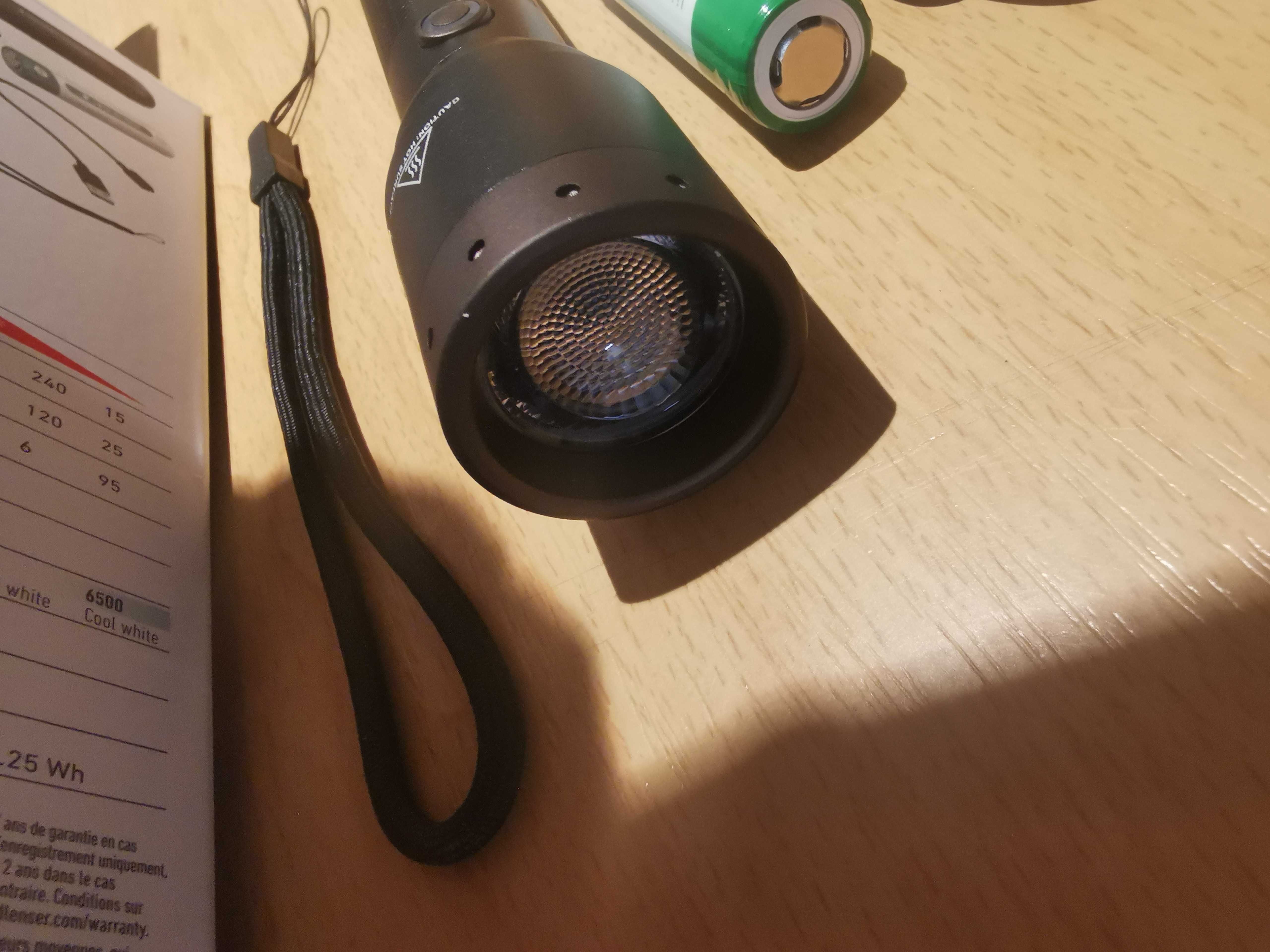 Oryginalna latarka Led Lesner P6R core