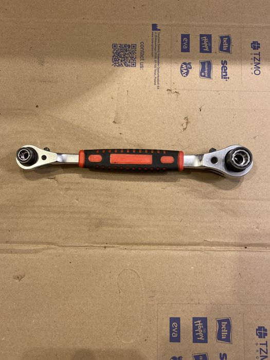 Klucz nasadowy z grzechotką