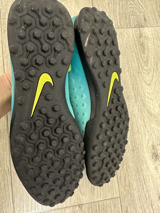 Фірмові сороконіжки Nike.42