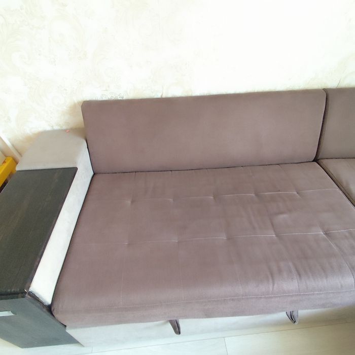 Кутовий диван для вітальні