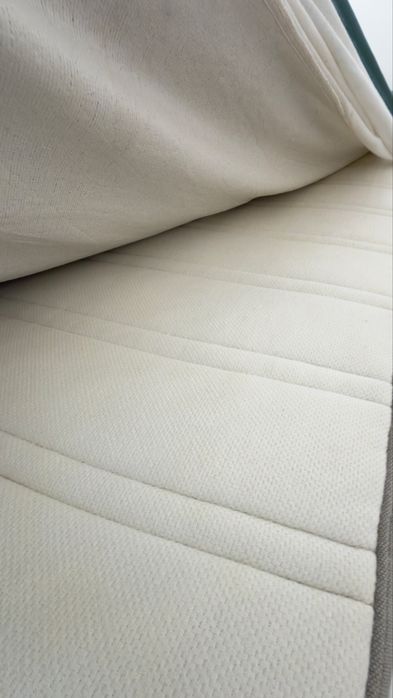 Cama ikea com colchao e 2 mesinhas