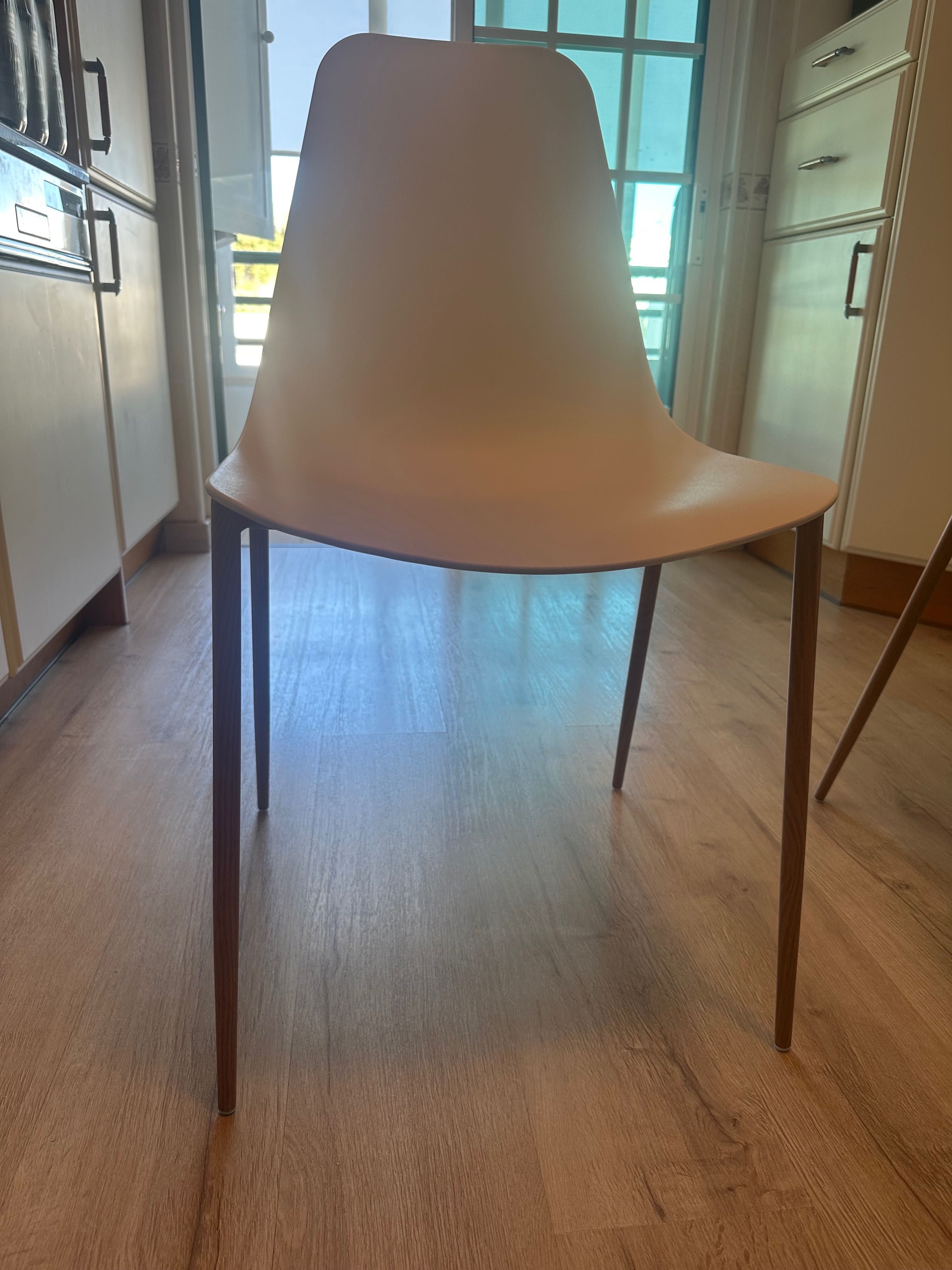 Mesa branca extensível + 4 Cadeiras