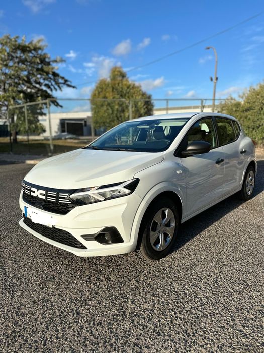Empresa TVDE com viatura 0km Dacia Sandero GPL