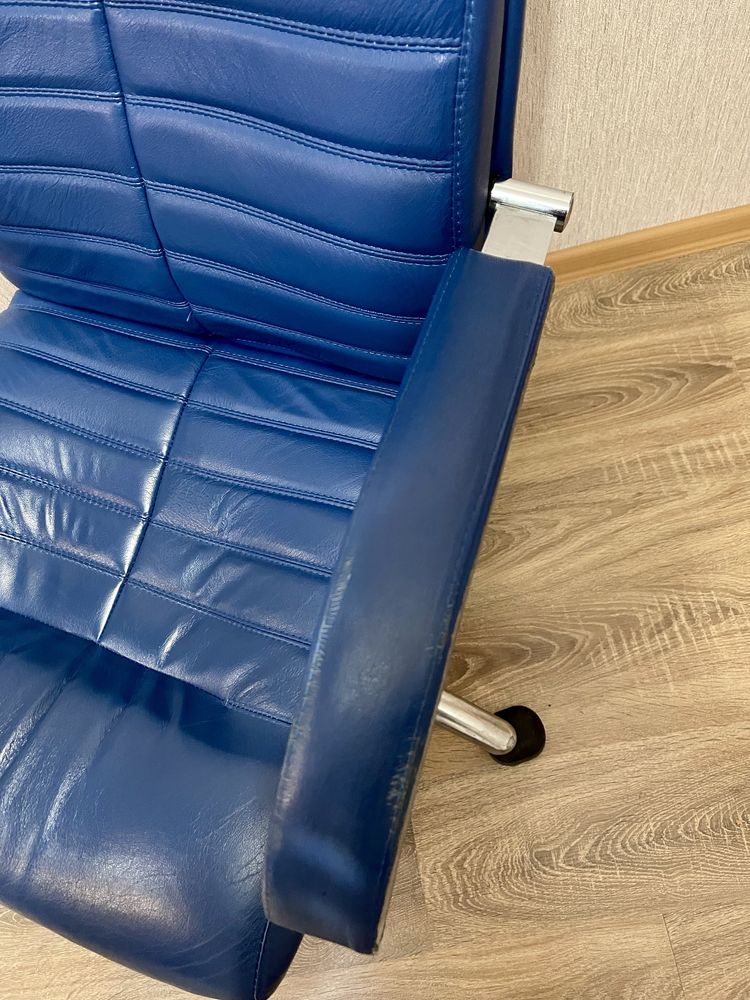 Продам кресло натуральная кожа для менеджера директора управляющего