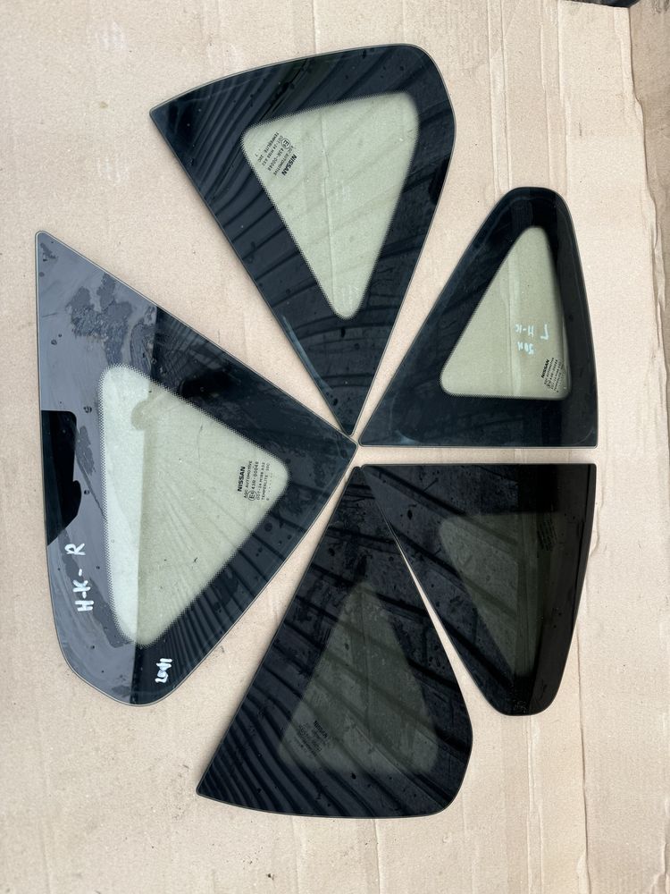 Скло кузова заднє на Nissan Qashqai  J 10.