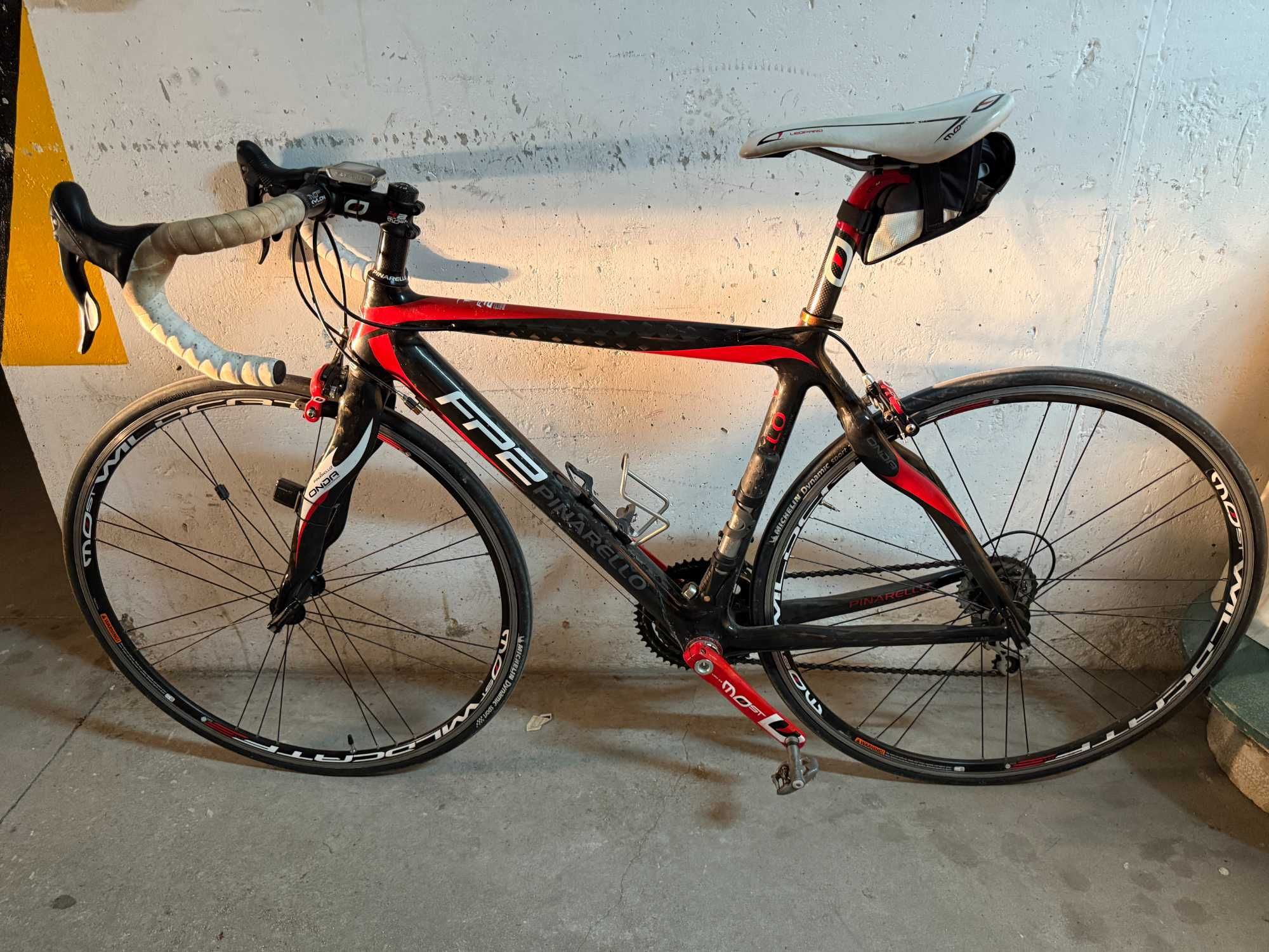 Bicicleta de estrada toda em carbono Pinarello FP2
