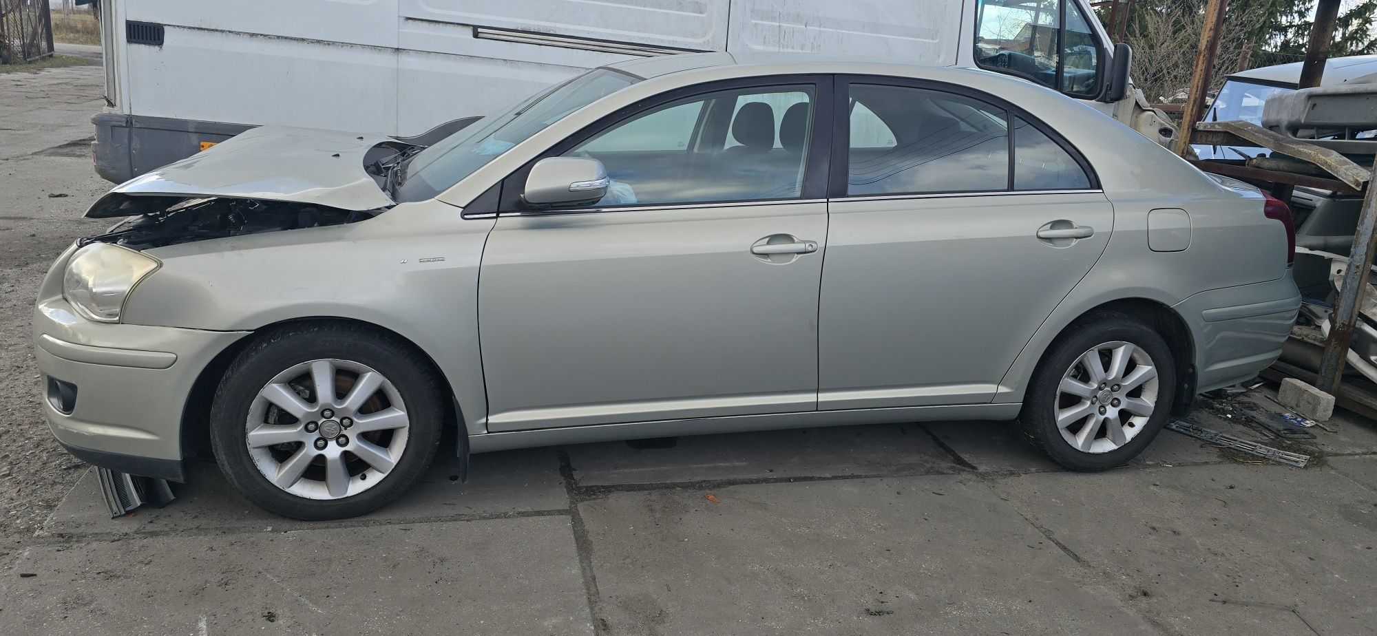 Drzwi  klapa 6T1 silnik 2.0 skrzynia biegów  Toyota Avensis T25 części