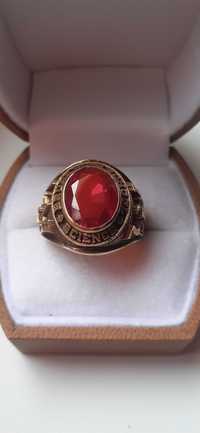 Sygnet-pierścień z 1971 złoto 10 ct próba 417 roz. 19,5 mm.