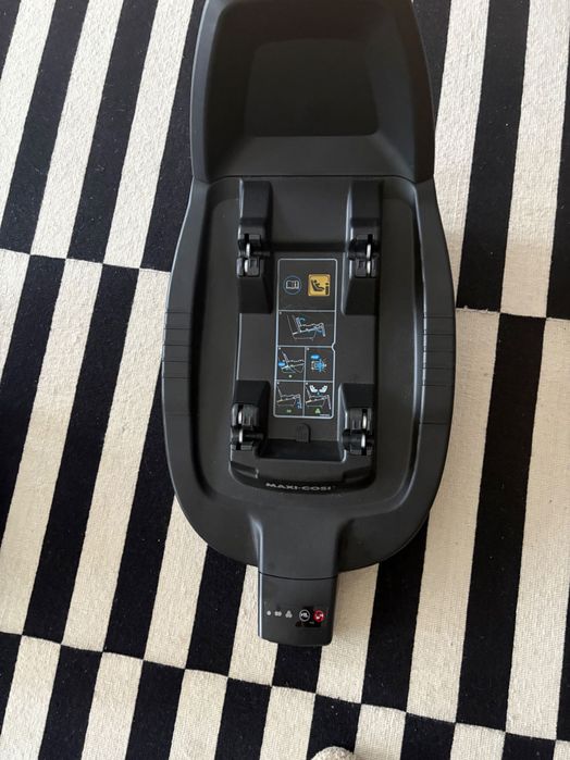 Conjunto Maxi-Cosi Cadeira+ Carrinho bebé + Isofix + Espreguiçadeira