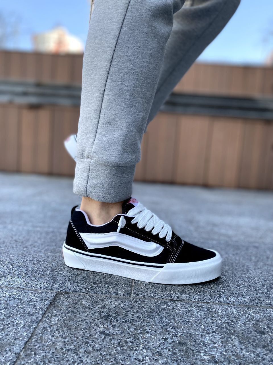 Продам кеди Vans Knu School Black & White