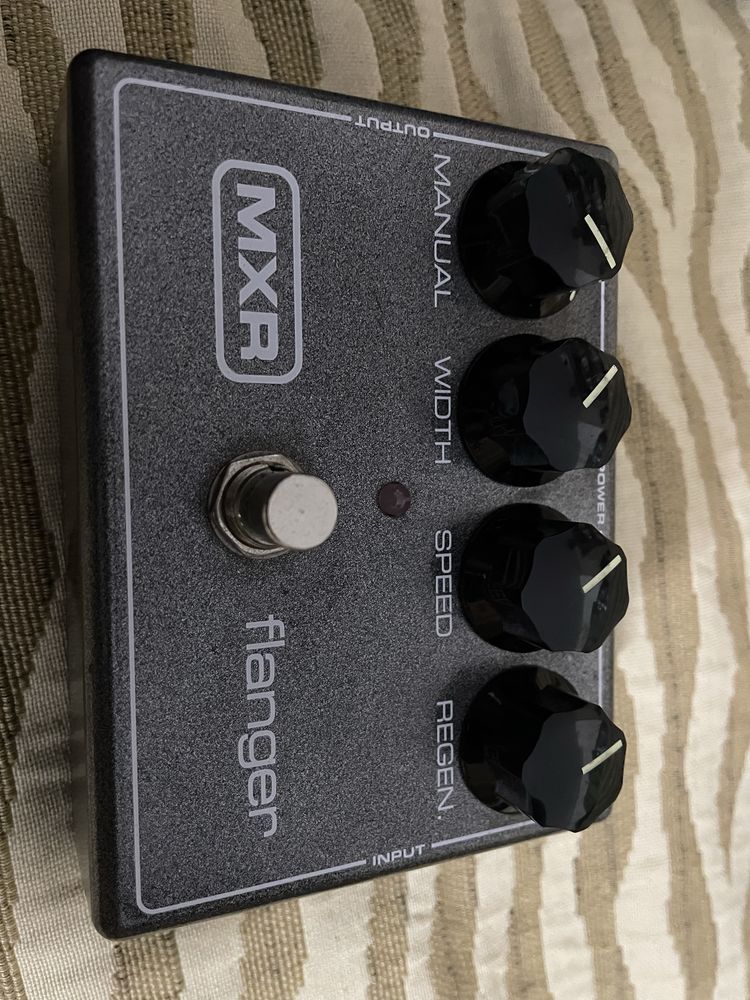 MXR 117 flanger.