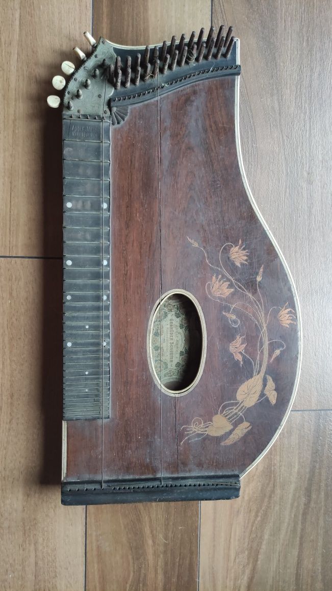 Cytra stary instrument strunowy