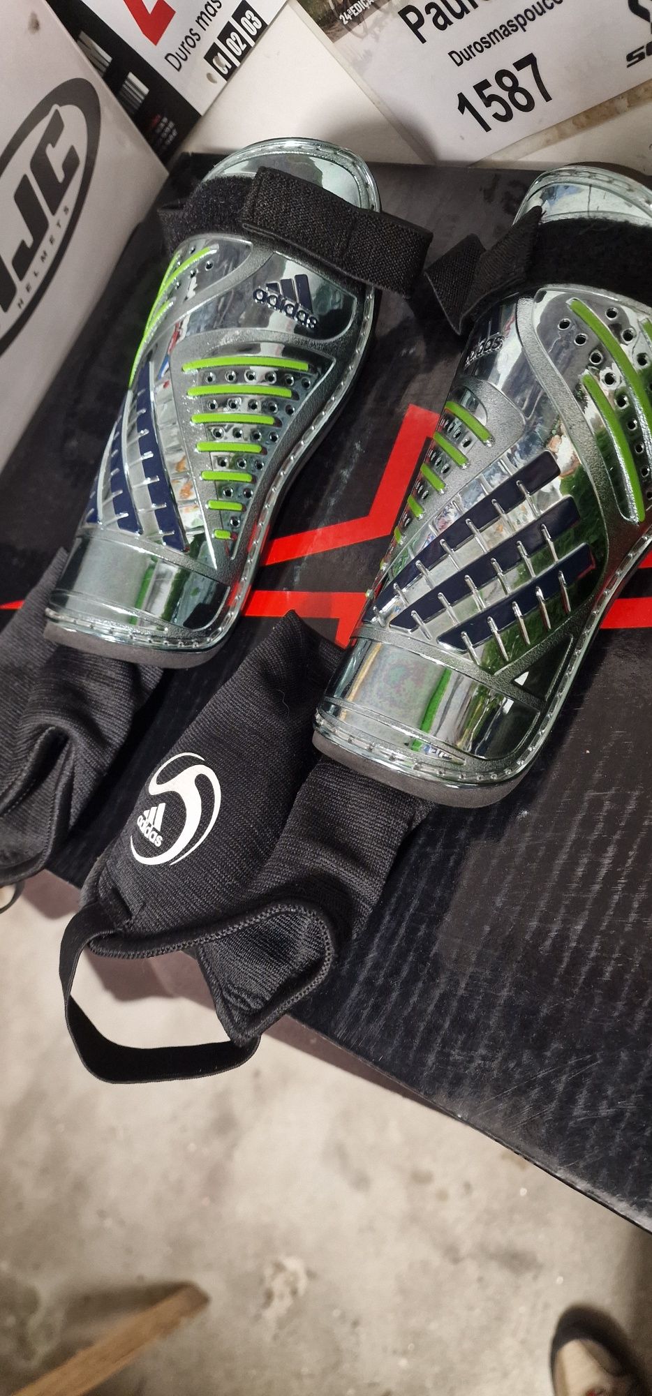 Caneleiras Adidas novas