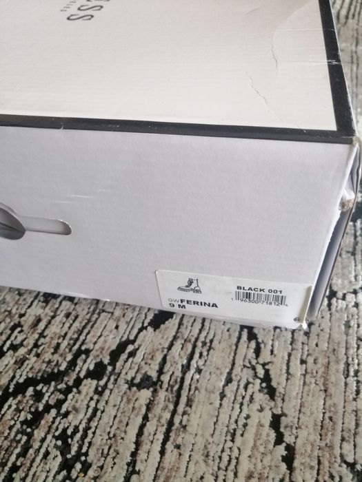 Оригінальні жіночі чоботи Guess. Розмір 9, устілка 26 см.