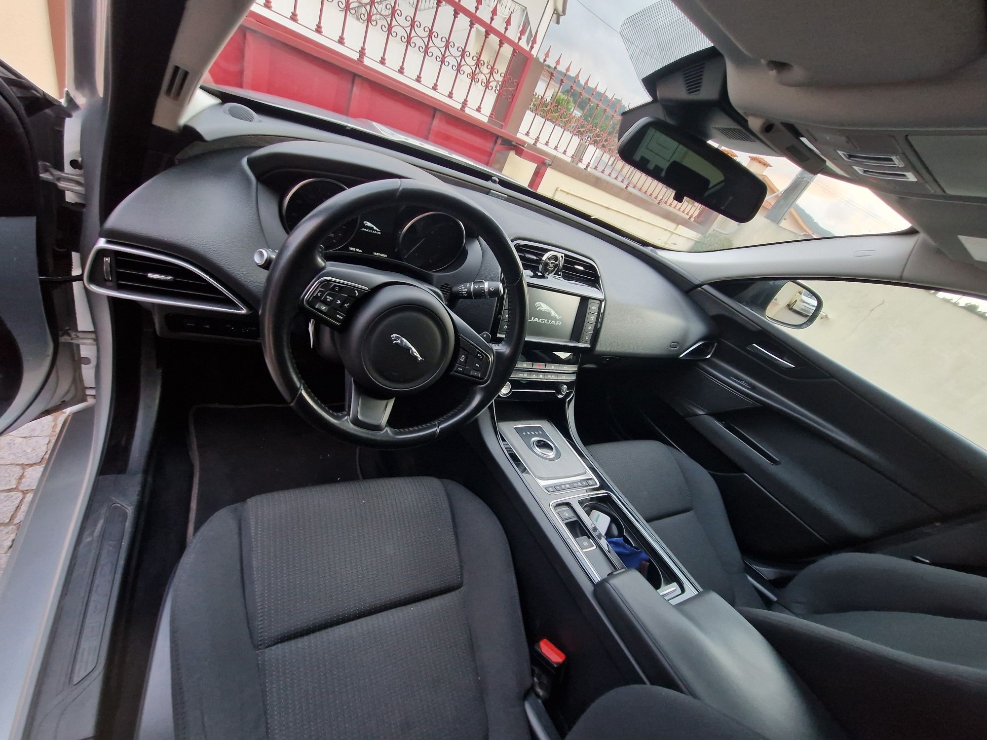Vendo jaguar xe de 2018