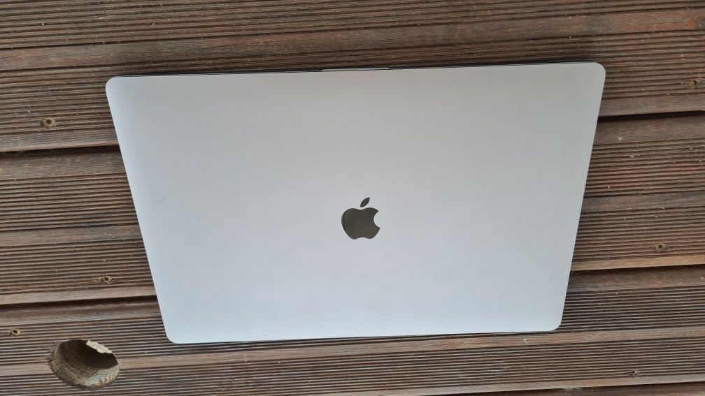 Vendo/Troco Macbook Pro 16 polegadas i7 2.6ghz 6 cores 16GB Ram