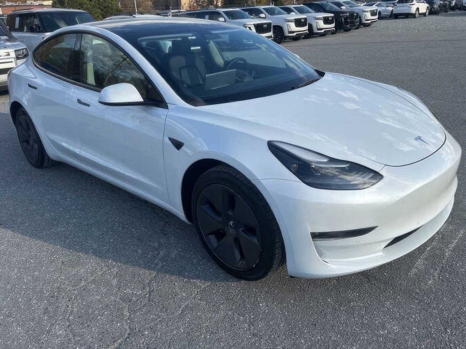 Tesla Model 3 Long Range      2022