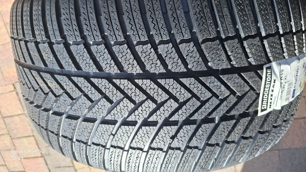 2 nowe opony zimowe 295/35/19 Bridgestone