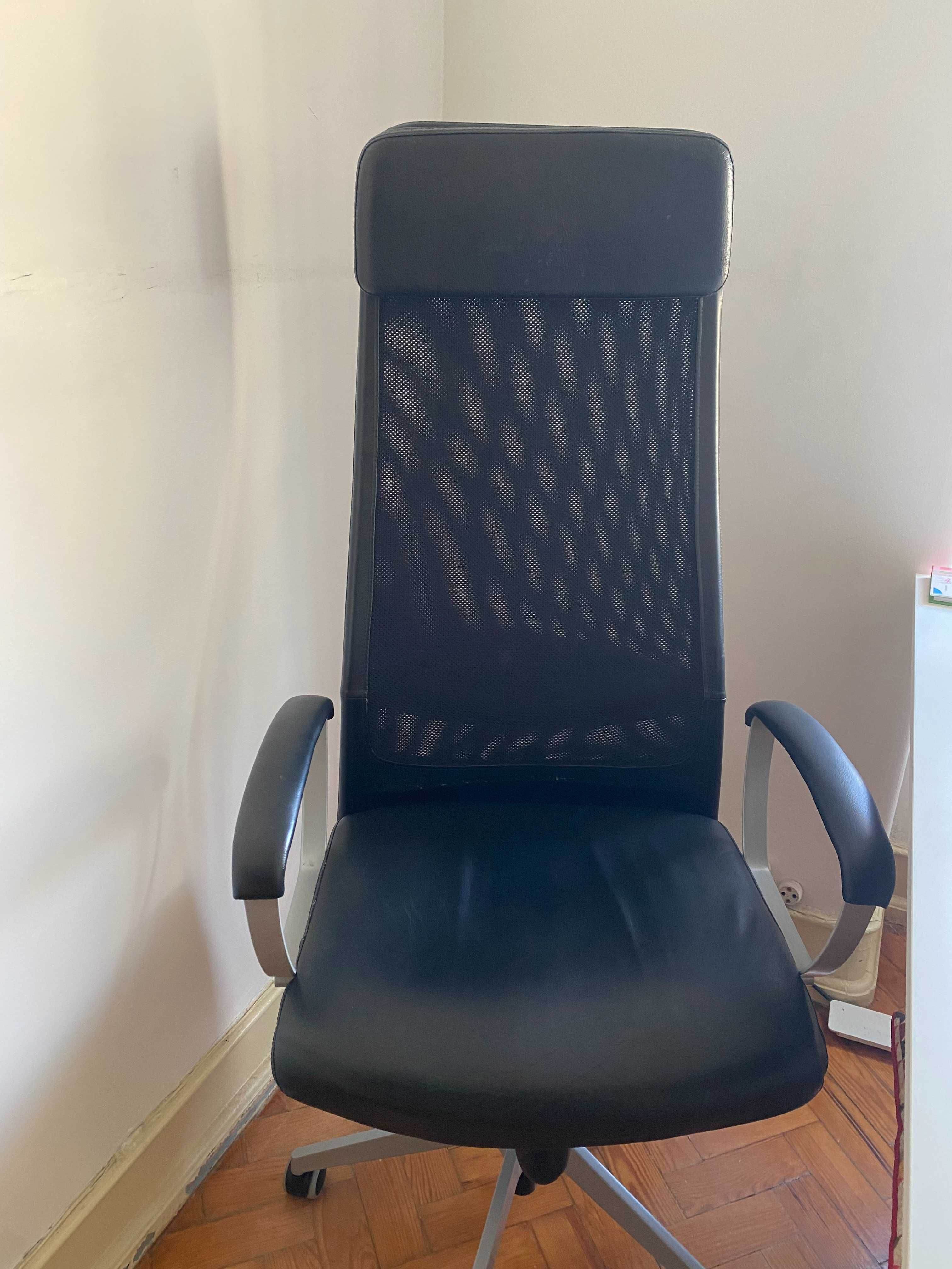 Cadeira escritorio IKEA Markus Pele Preta
