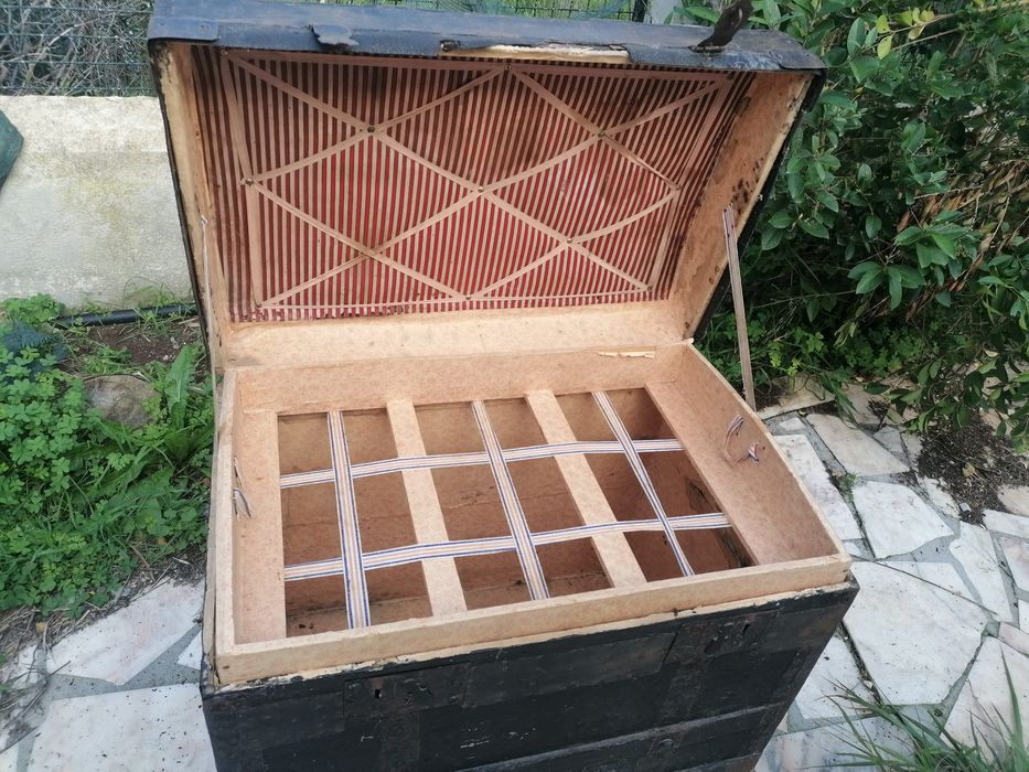 Arca antiga em madeira