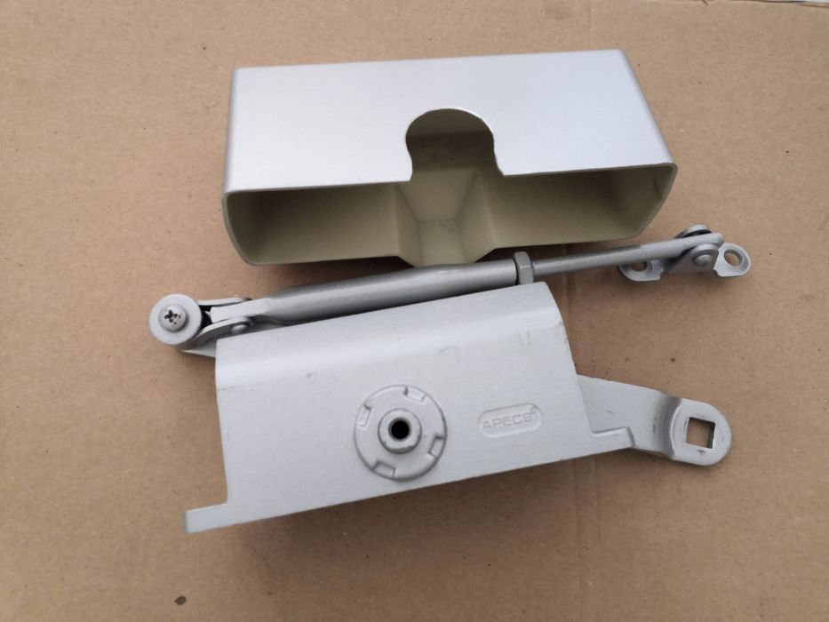 Дотягувач дверей APECS