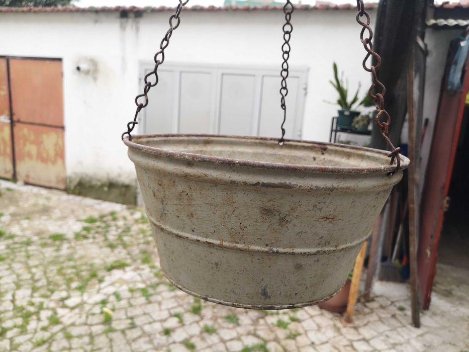 Balança vintage, suspensa, com 2 pratos e pesos