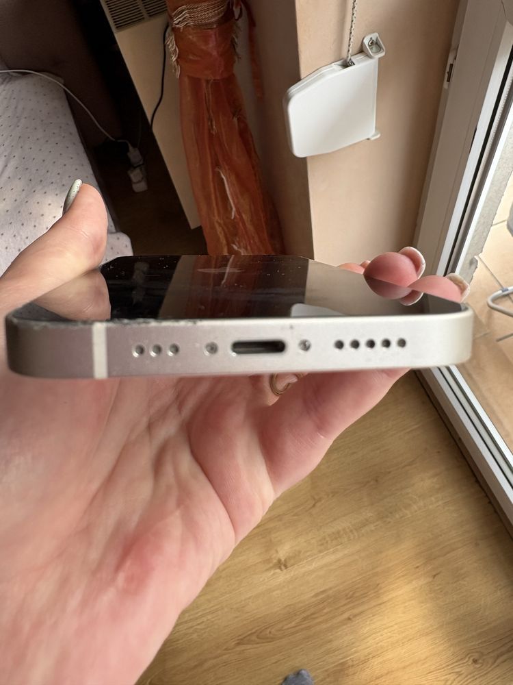 Iphone 14 leciutko stłuczony