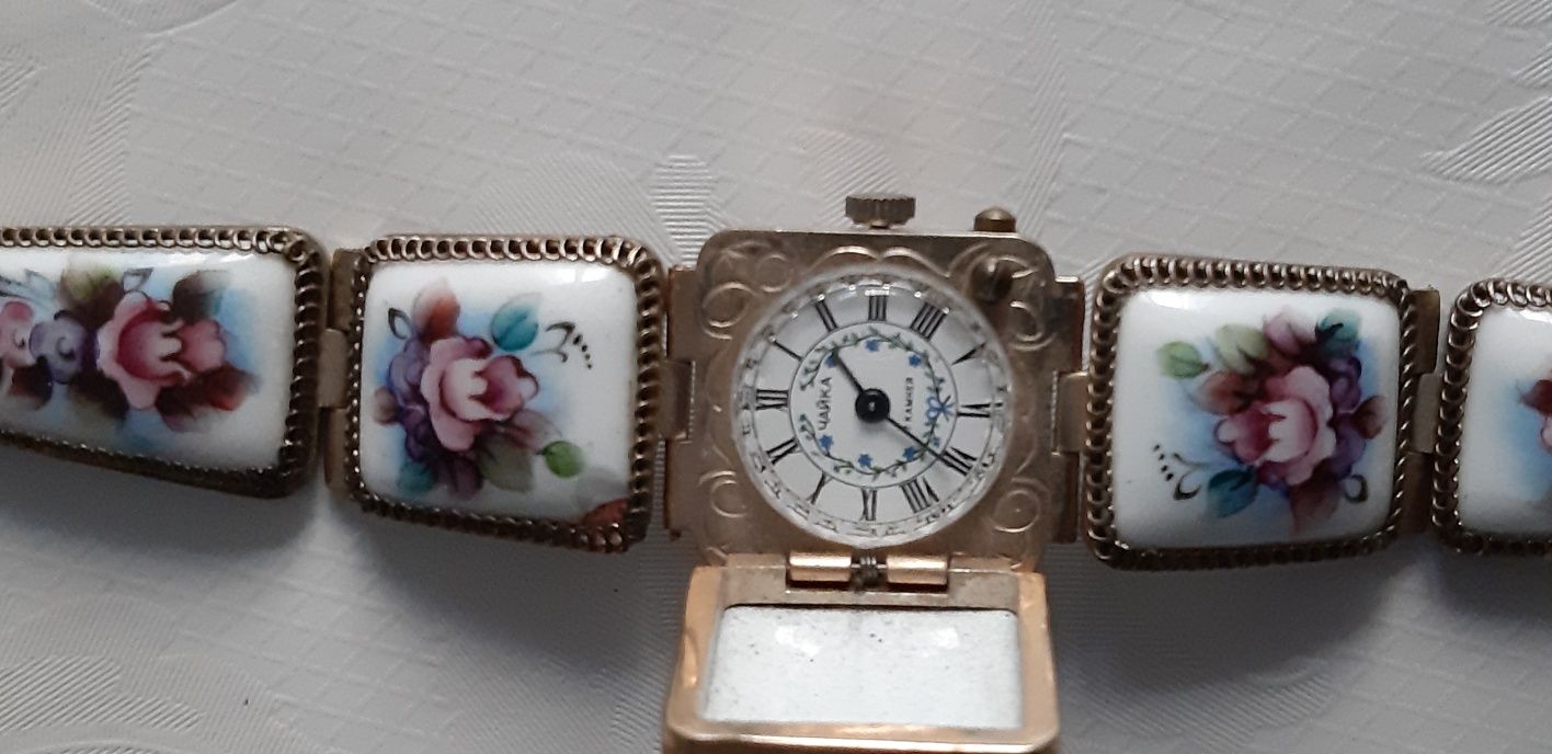 Часы Заря русская финифть крышкой винтаж механика СССР годинник