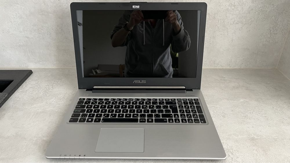 Laptop Asus Windows 10 Intel Core i5 6GB RAM szczotkowana stal