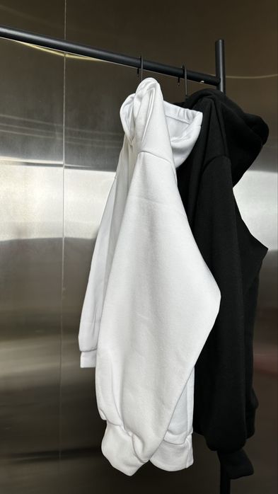 Жіноче худі з відкритою спиною та сіткою зі стразами