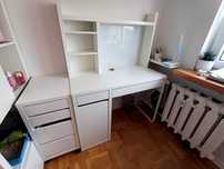 Białe biurko z ikea