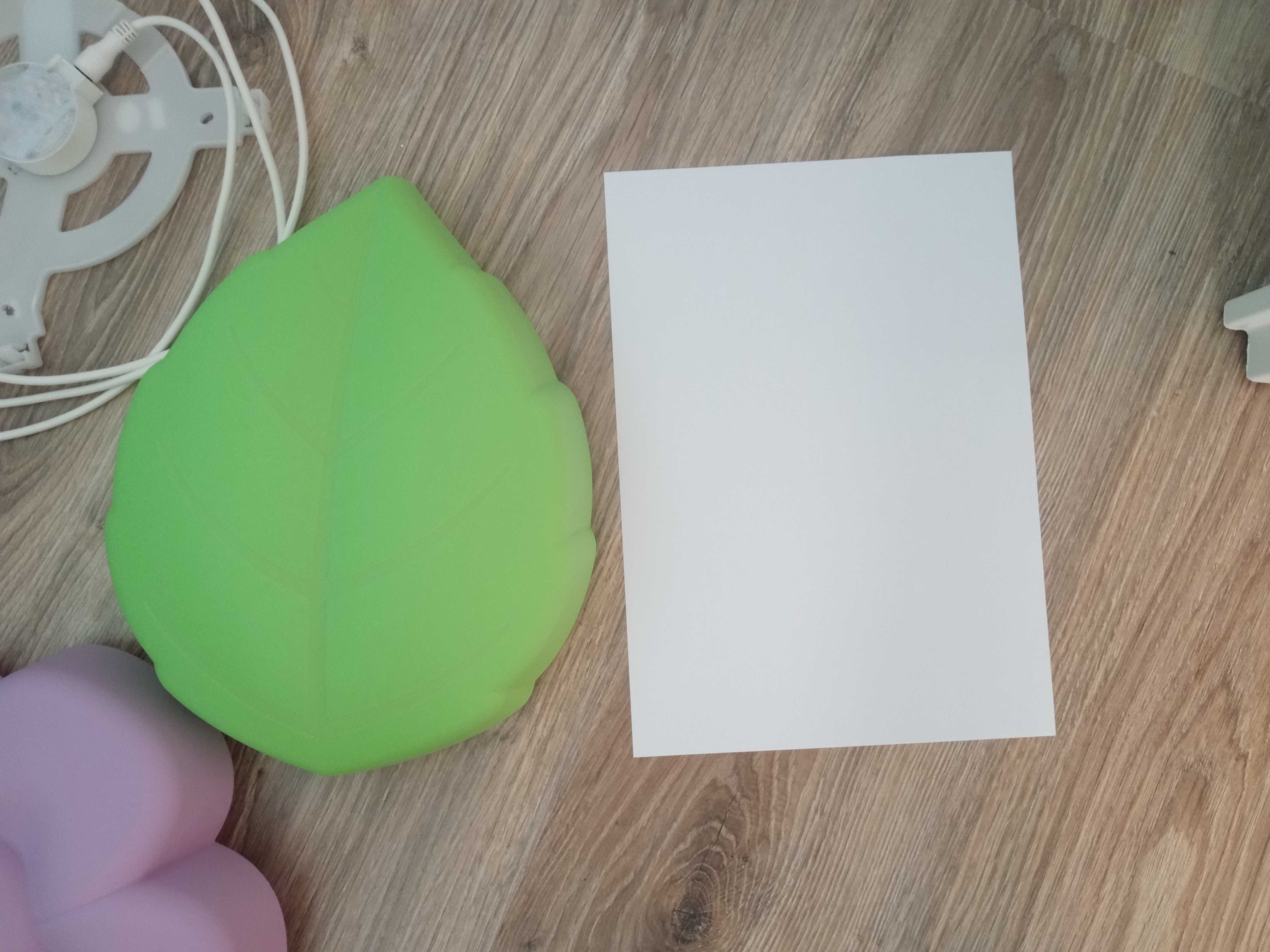 Lampa ścienna dla dzieci Ikea Upplyst liść i kwiatek