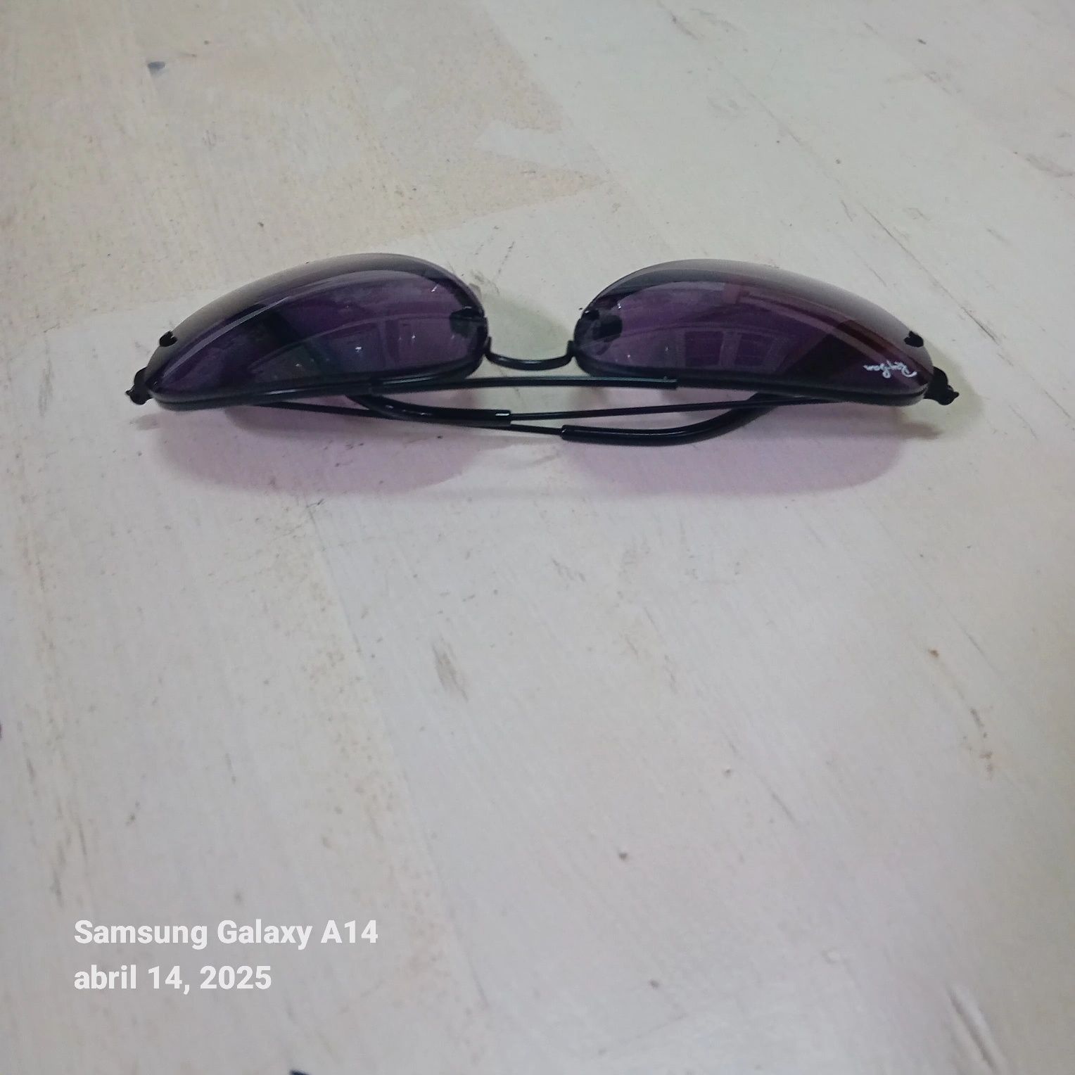 Vendo óculos de sol Ray-Ban novos. sem etiqueta e sem estojo