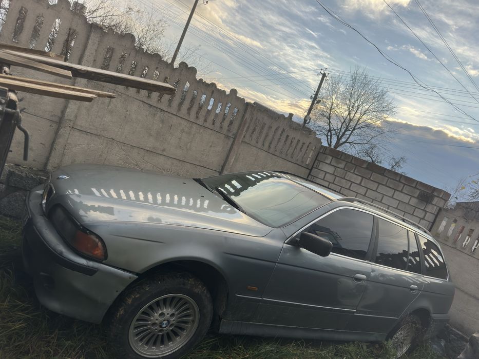 Продам запчастини бмв е 39