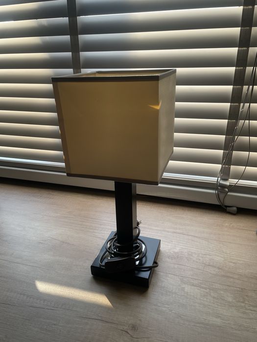 Lampka nocna z kloszem