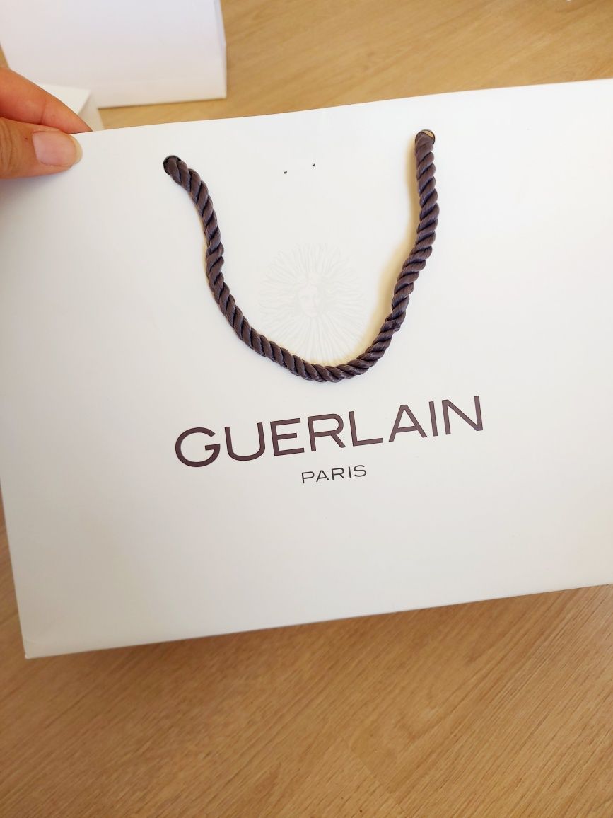 Sacos da marca Guerlain