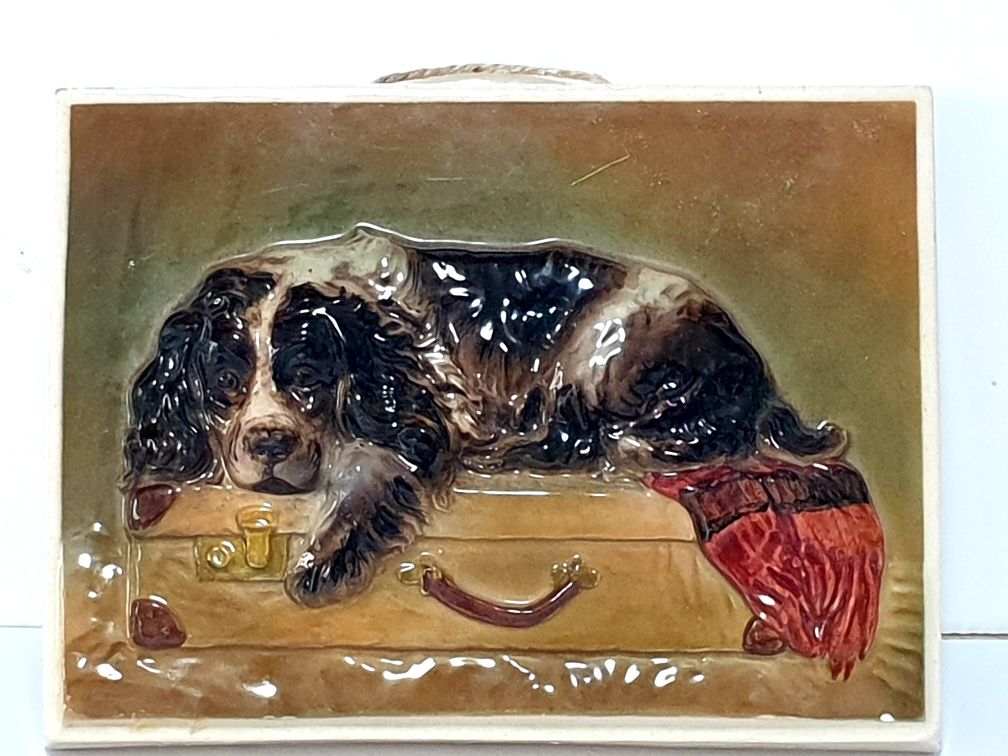 Rara antiga placa majolica com cão - assinada