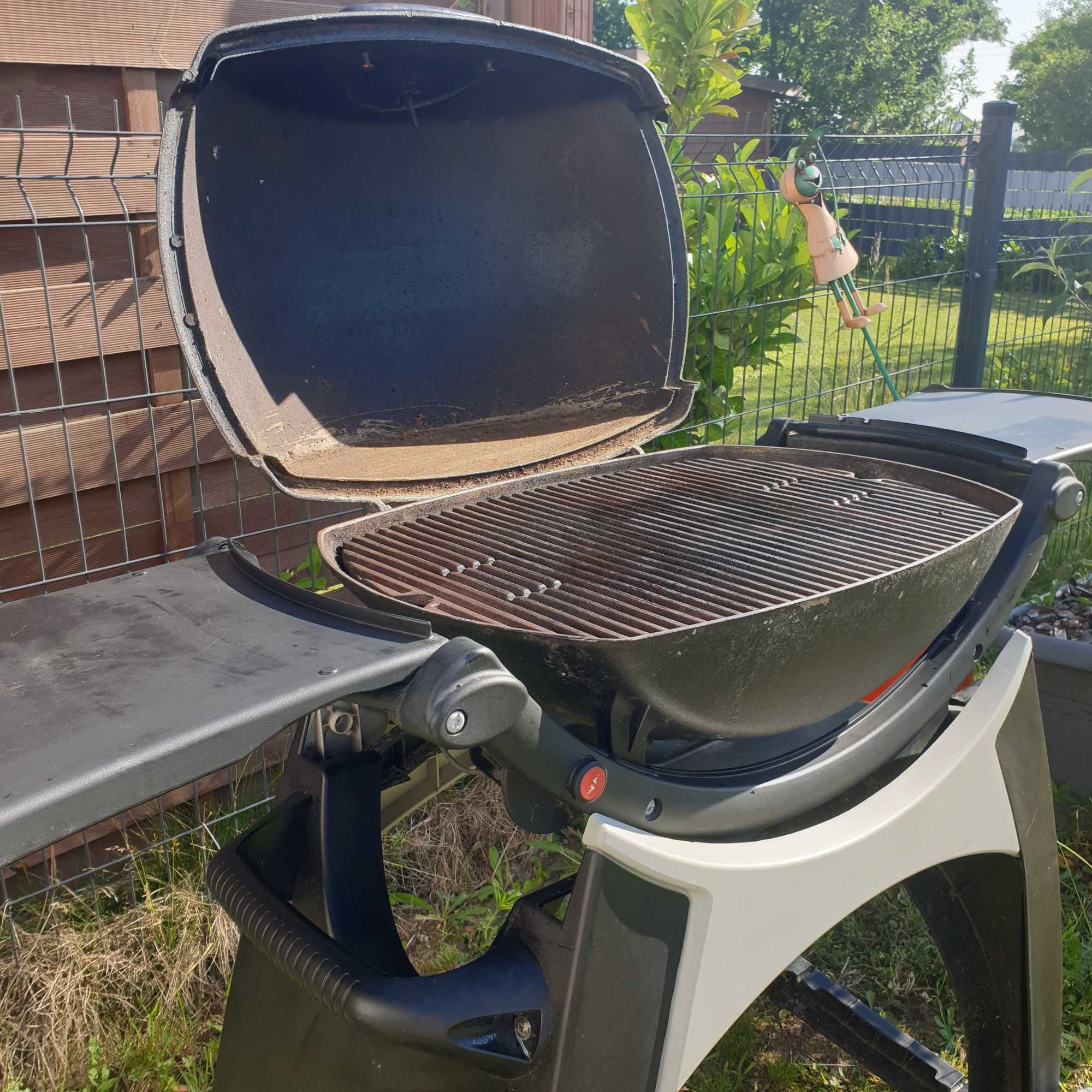 Grill gazowy Weber Q300 – żeliwny ruszt, termometr, zapalnik