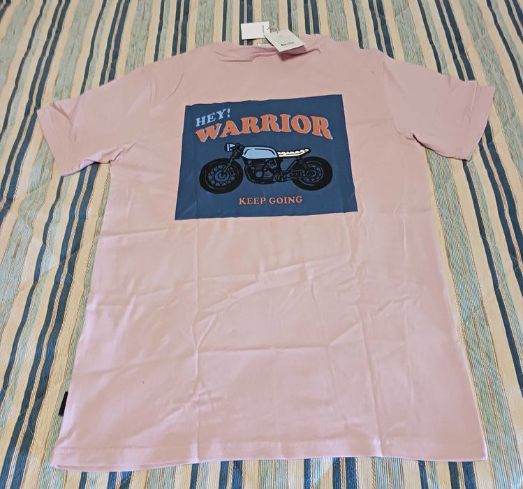 T-shirt Springfield nova com etiqueta