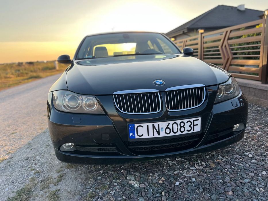 BMW Seria 3 BMW 325i . 3.0 benzyna , manualna skrzynia biegów .